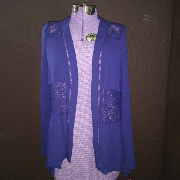 Top - Picture 2 of 2